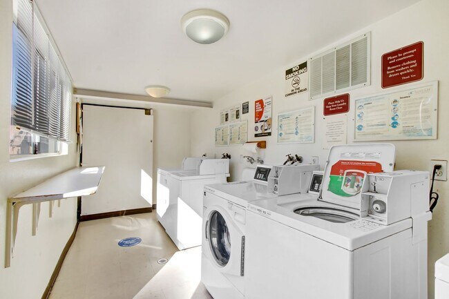 Foto del edificio - 2 Bed / 1 Bath Available Now!