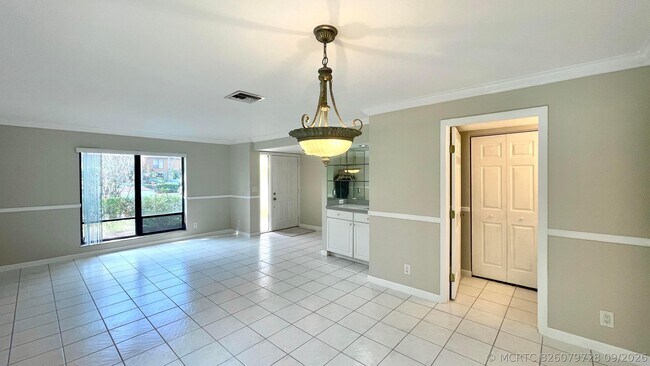 Building Photo - 501 Sandtree Dr
