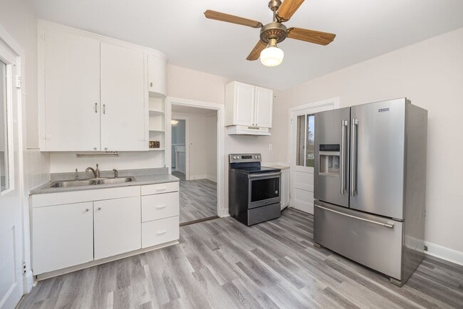 Building Photo - Beautiful updated 3/4 bedroom farmhouse