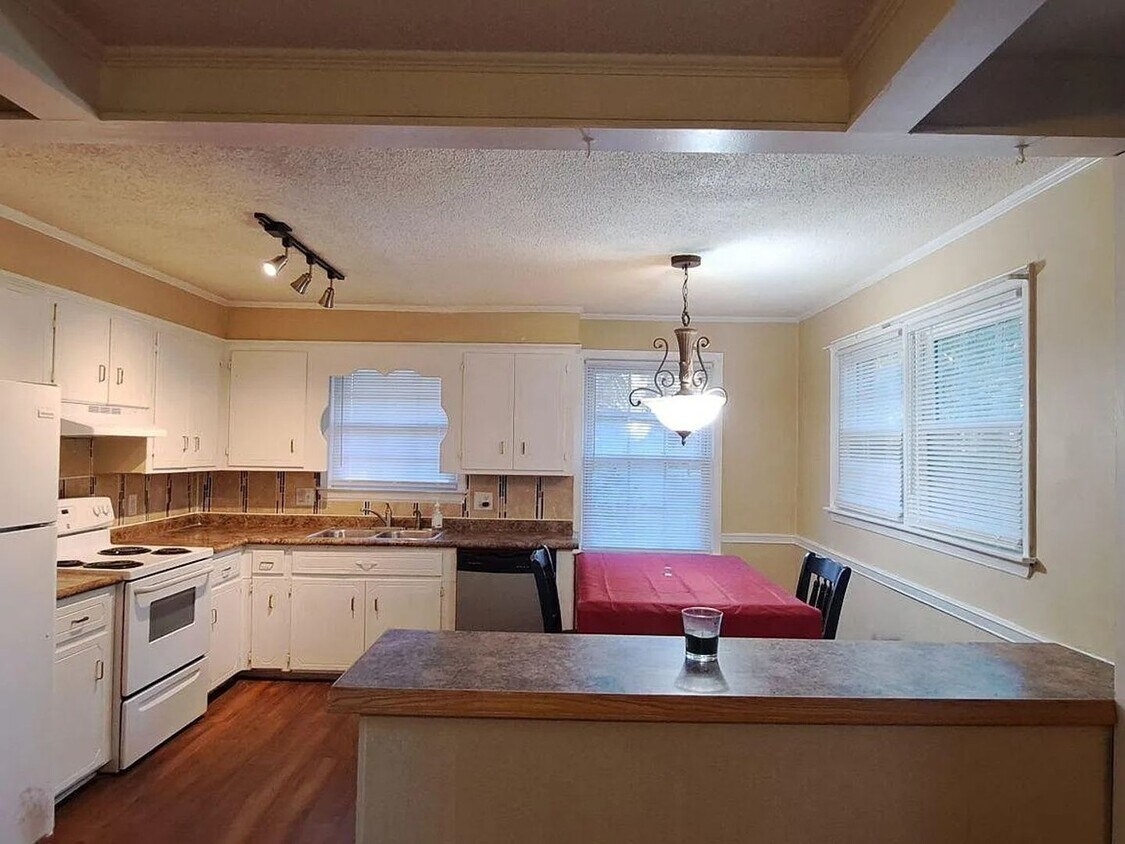 Foto principal - 4716 Bonnie Forest Blvd