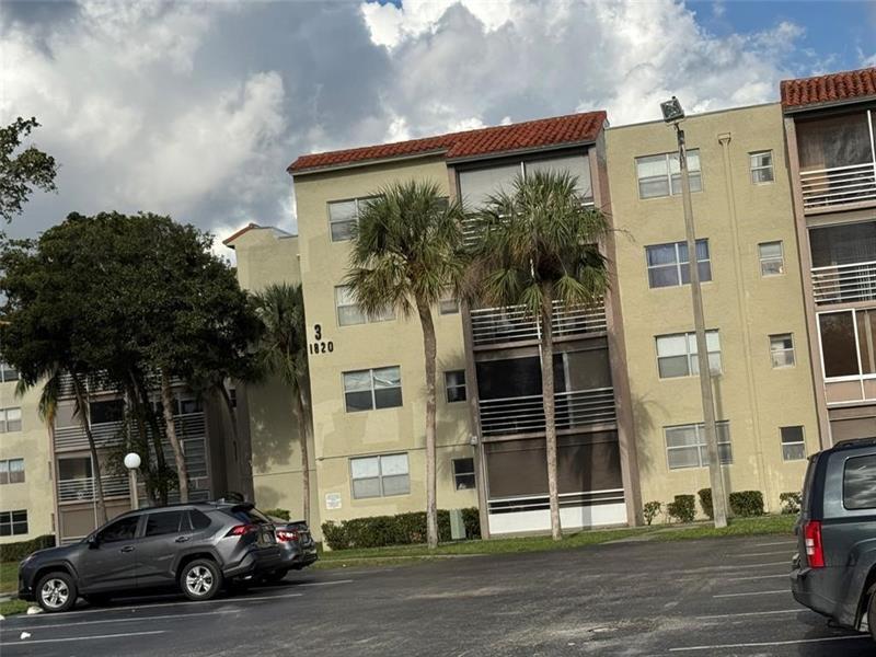 Primary Photo - 1820 N Lauderdale Ave