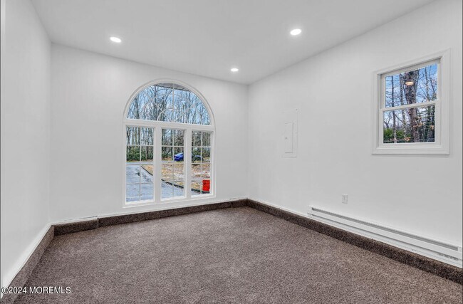 Building Photo - 553 Declaration Ln