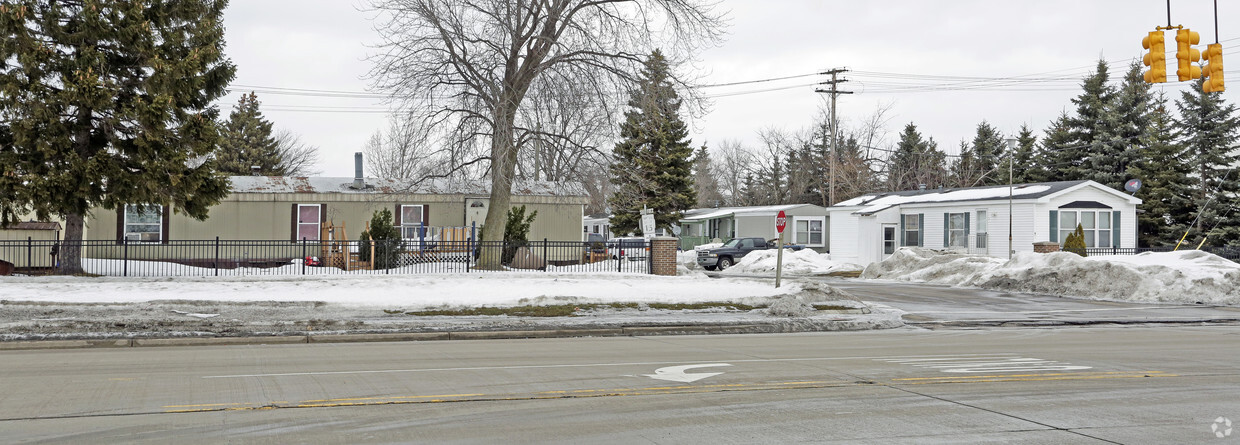 Foto del edificio - 229 E Walton Blvd