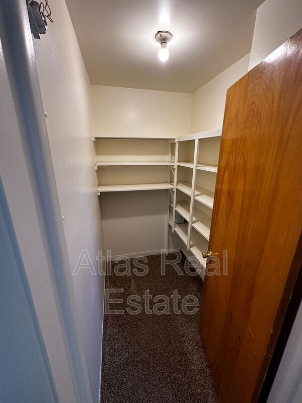Foto del edificio - 1365 Emery St W