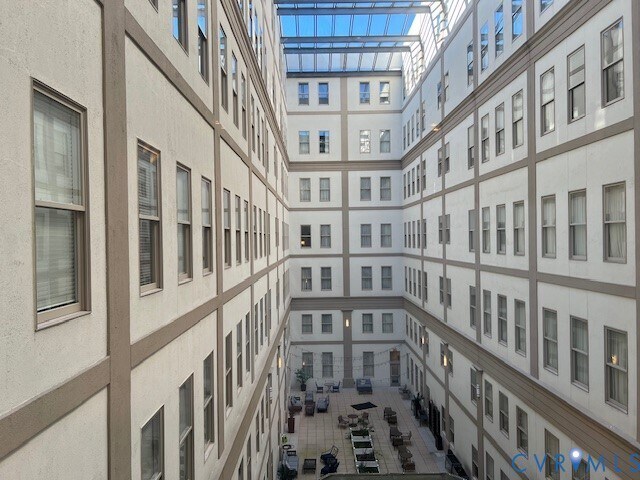 Foto del edificio - 230 N 6th St