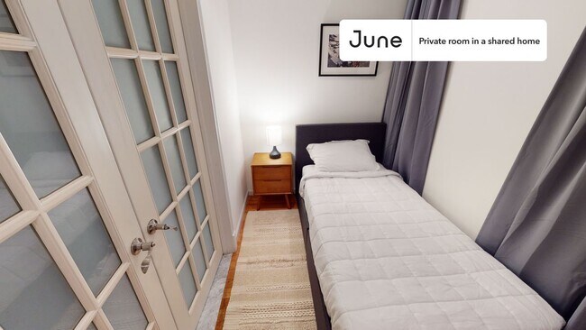 Foto del edificio - Private bedroom in 3 bed/1 bath Home