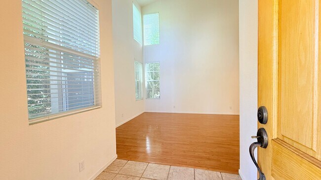 Foto del edificio - Contemporary 4BD/2.5BA Home in Vista Pointe San Ramon Near Canyon Lakes Golf Course, Available NOW!