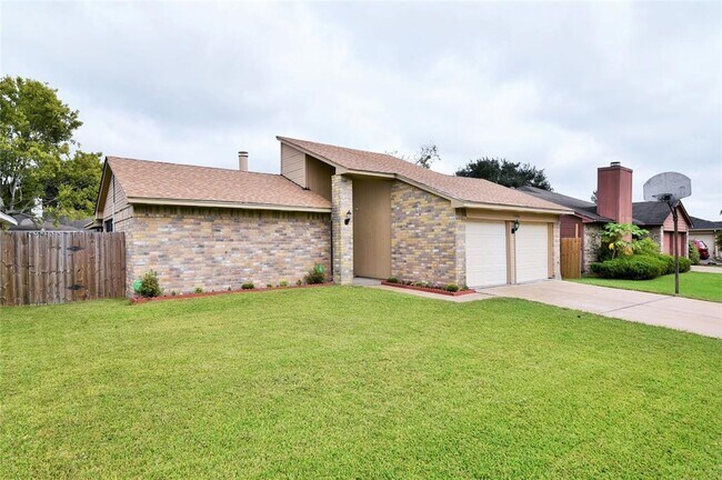 Building Photo - 15406 Wildwood Glen Dr