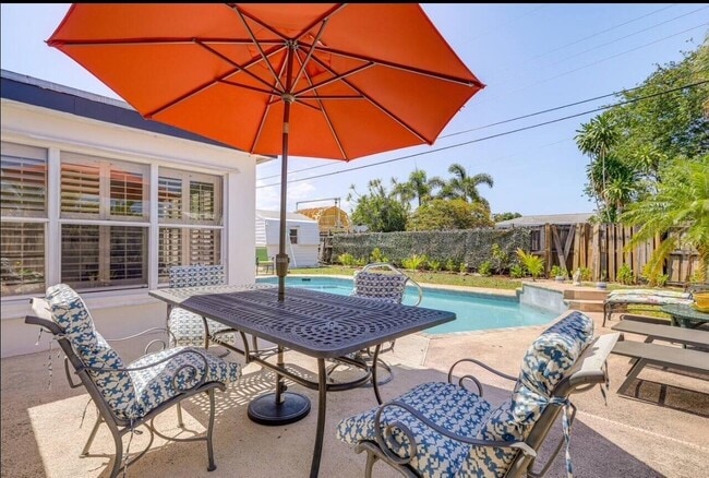 Foto del edificio - 4295 Crestdale St