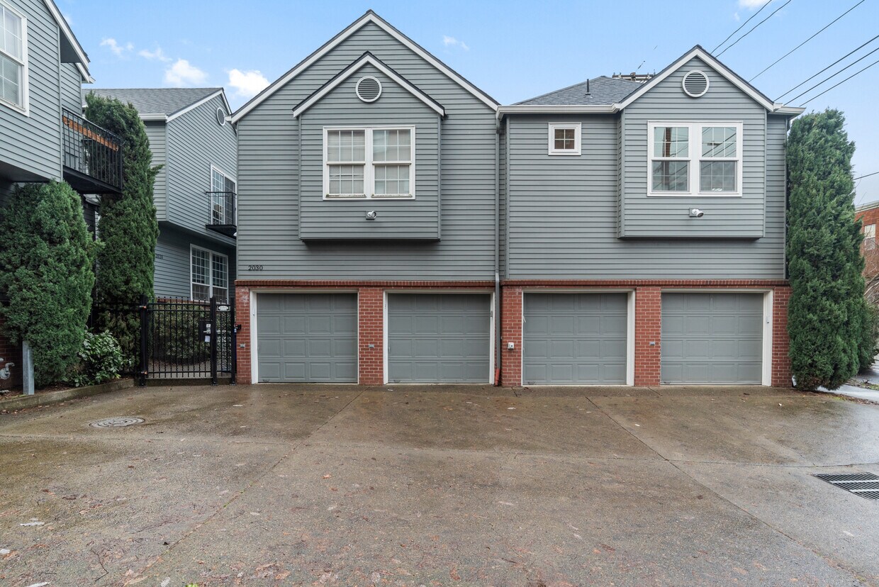 Foto principal - 2030 NW Lovejoy St