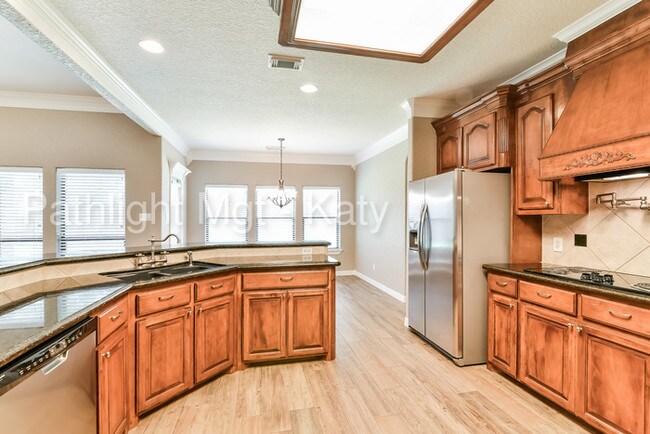 Building Photo - 805 Heritage Oaks Dr, Angleton, TX, 77515