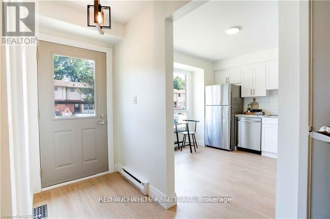 Building Photo - 355 Sandringham Crescent
