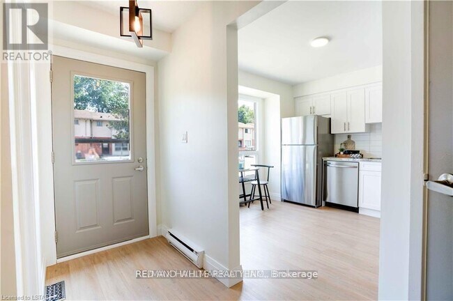 Photo du bâtiment - 355-UNIT355 Sandringham Crescent