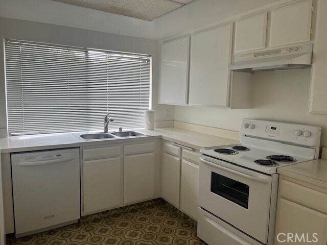 Building Photo - 5 Cashew