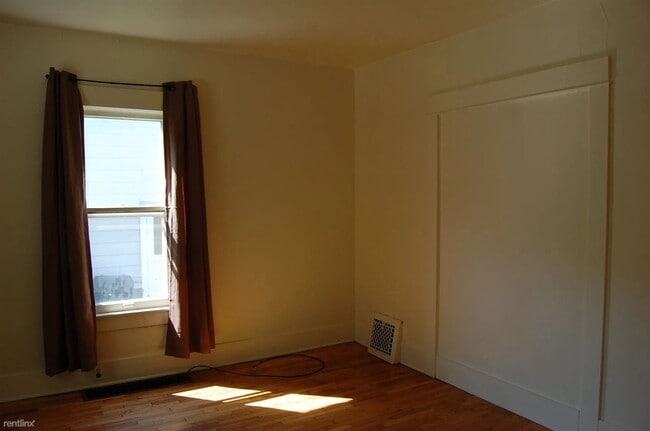 Photo - 115 Adams St House