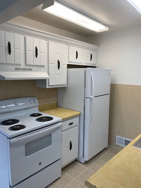 Building Photo - 143 Lynwood Manor