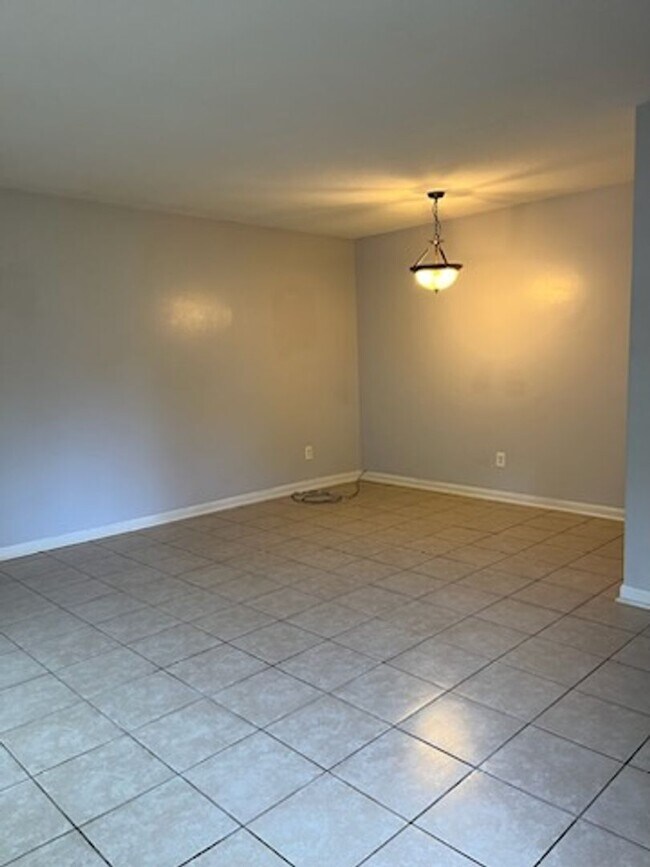 Foto del edificio - 6015 Warm Springs Ct