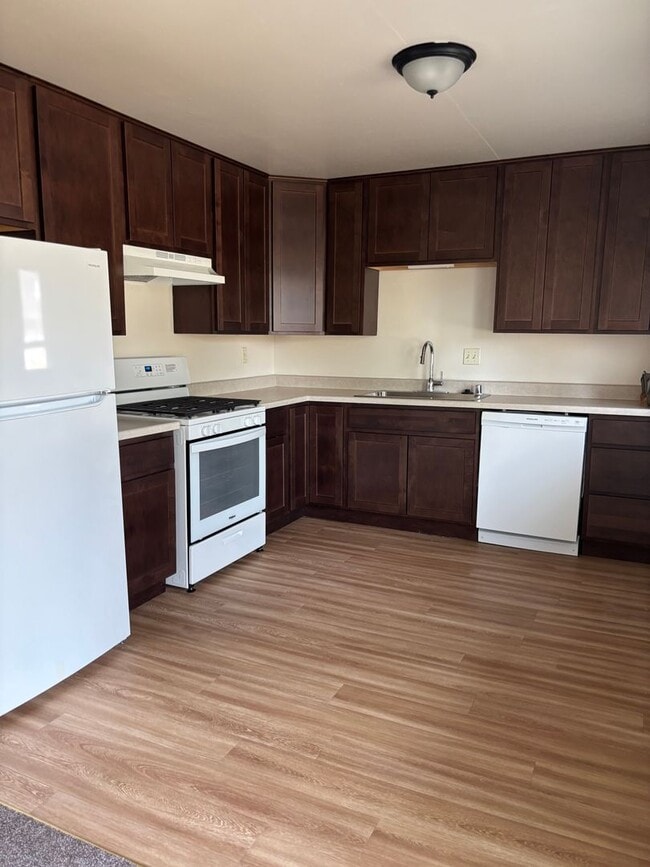 Building Photo - Grafton 3 Bedroom 2.5 bath Town Home