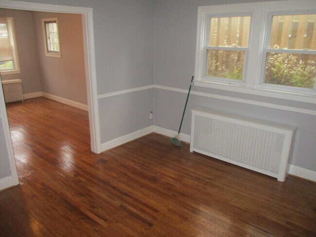 Building Photo - 622 Willow Ave