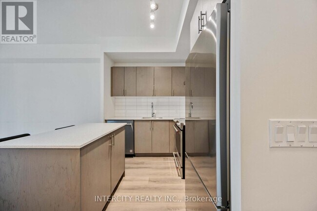 Building Photo - 9000 Jane St