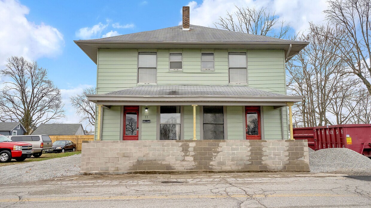 Primary Photo - 11 S School St