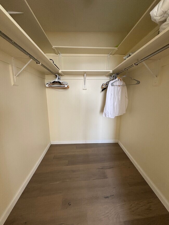 Foto del edificio - 6301 Stevenson Ave