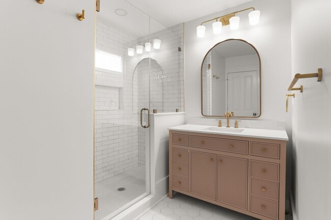 Building Photo - Gorgeous Historic Renovation! One block of...