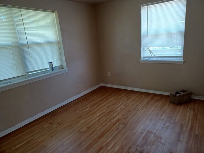 Foto del edificio - 1600 Breckenridge Dr
