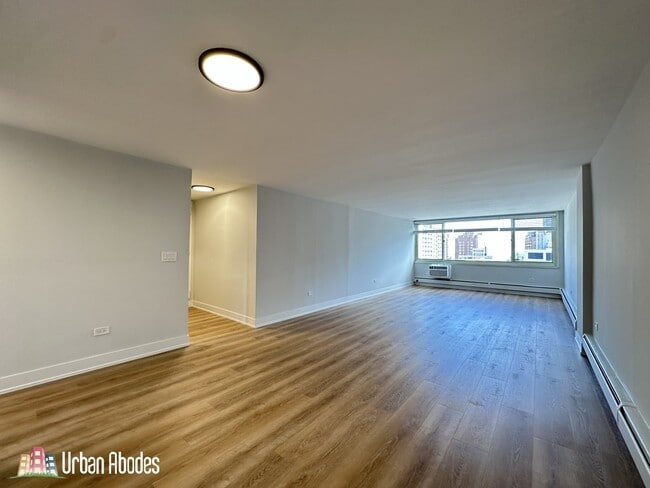 Building Photo - 1335 N Dearborn St