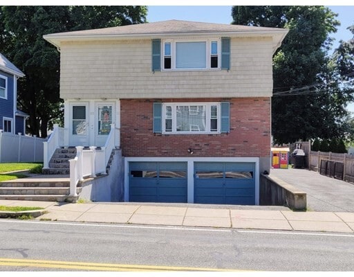 Primary Photo - 121 Waverley St