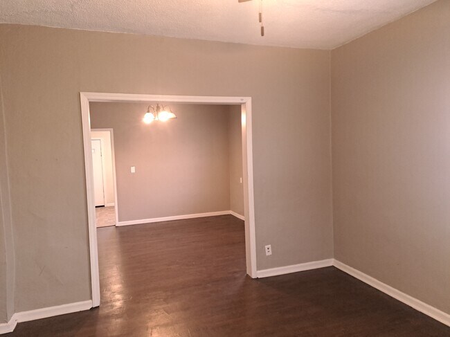 Foto del edificio - 307 W Hyde Park Ave