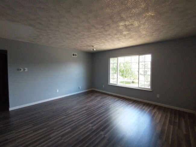 Building Photo - 25325 Shiawassee Cir