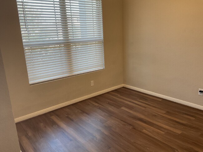 Foto del edificio - 4/2.5 plus office