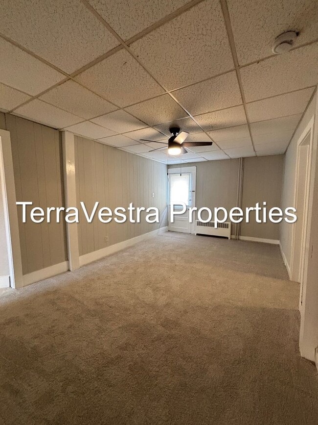 Building Photo - 366 Main St