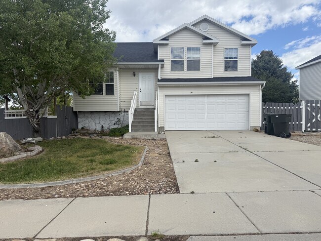 Building Photo - 461 E 740 N