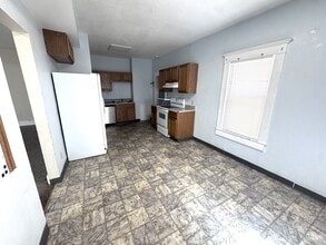 Building Photo - 505 W 7th St