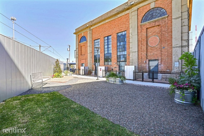 Building Photo - Studio, 1 bath Flat - 2625 Elm St Loft, 867sf