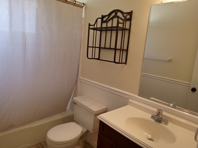 Baño - 1038 Carriage Dr