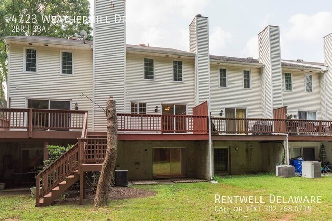 Building Photo - GORGEOUS TOWNHOME