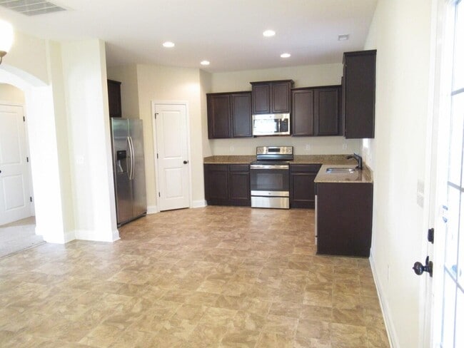 Foto del edificio - 2655 Old Field Rd