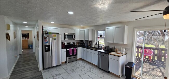 Building Photo - 128 Triphammer Ter