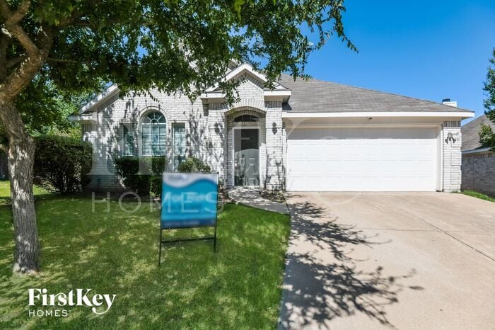 Foto principal - 8201 Cedarcrest Ln