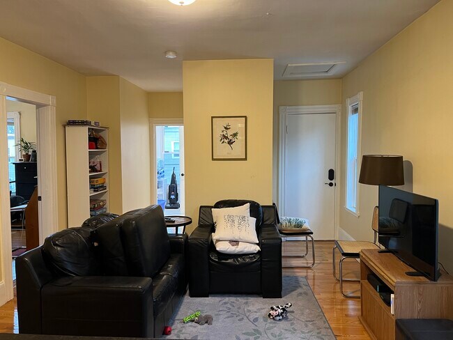 Building Photo - 42 Gorham St