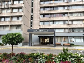 Building Photo - 507-10-610 Sunny Glenway