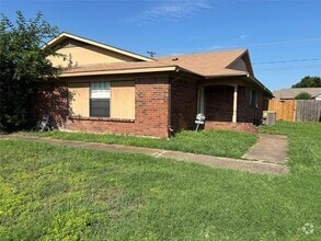 Building Photo - 1008 Poplar St
