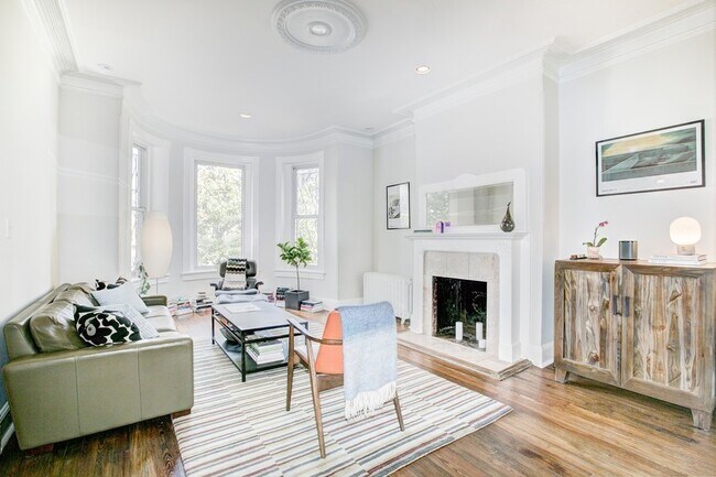Building Photo - D.C. Dream House!  Classic Architecture, C...