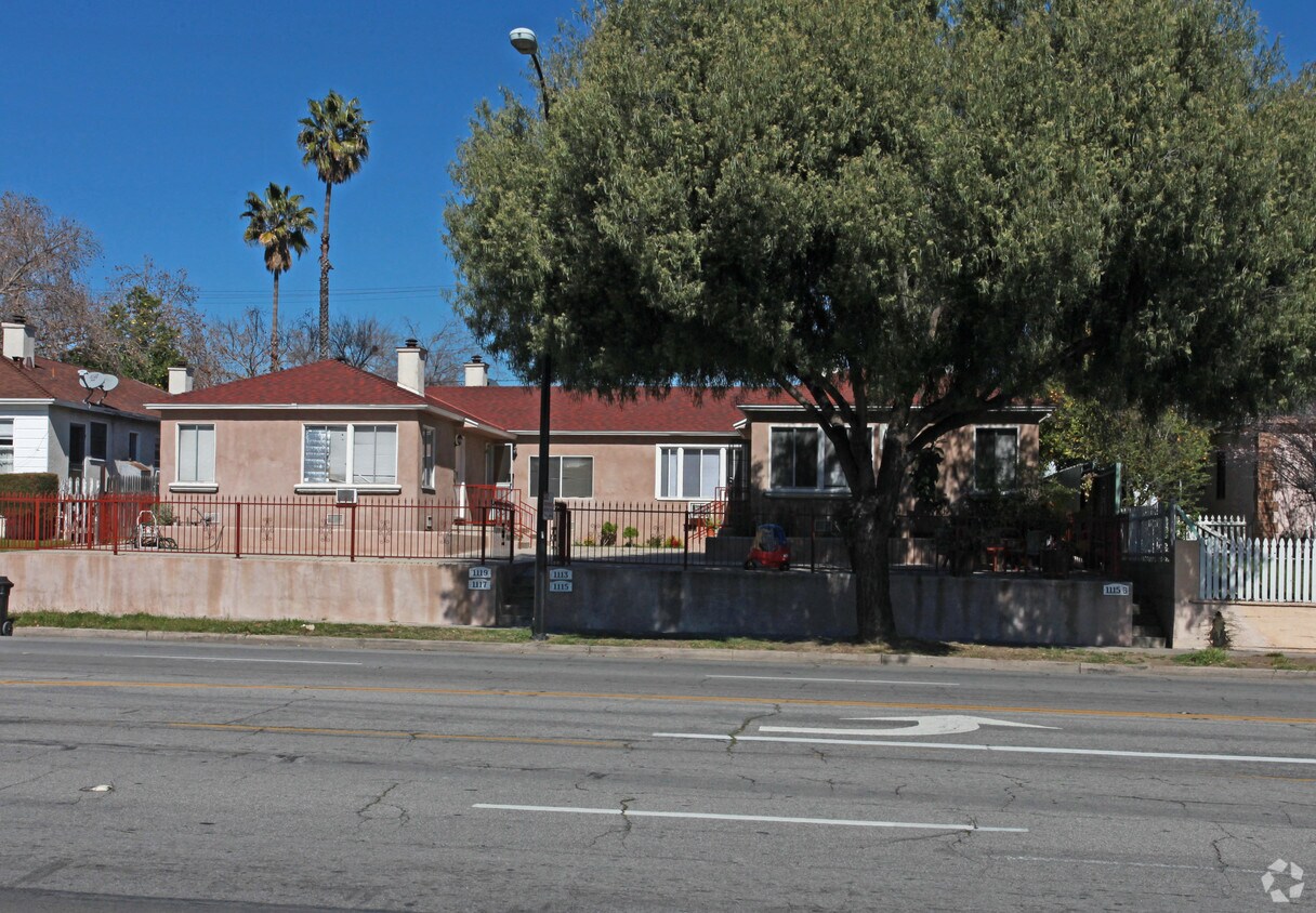 Building Photo - 1113-1119 W Victory Blvd