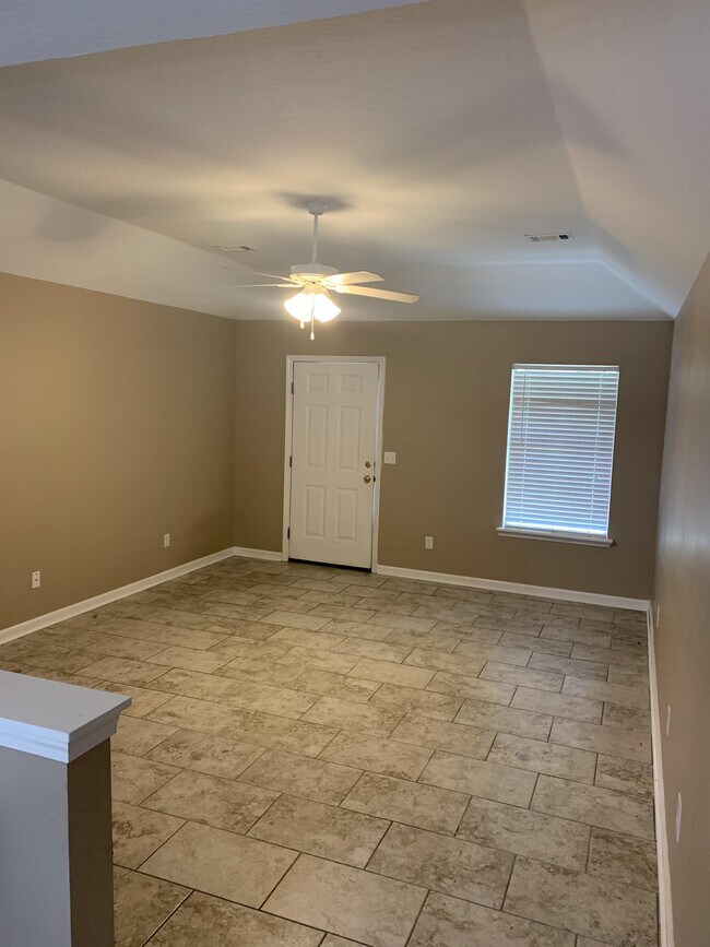 Foto del edificio - 2514 Taylor McQueen Pl