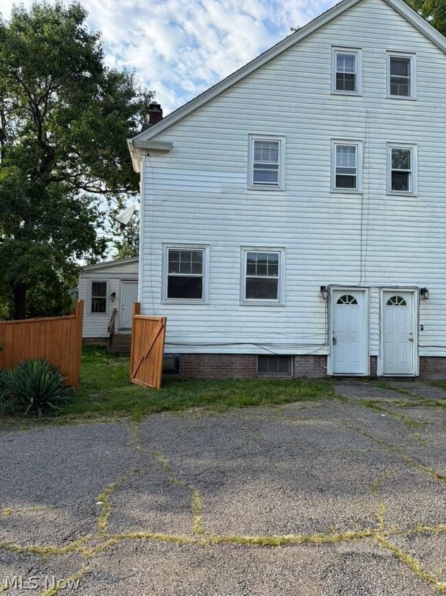 Building Photo - 72 Harriman Ave