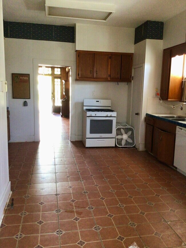 Building Photo - 3415 Avenue Q